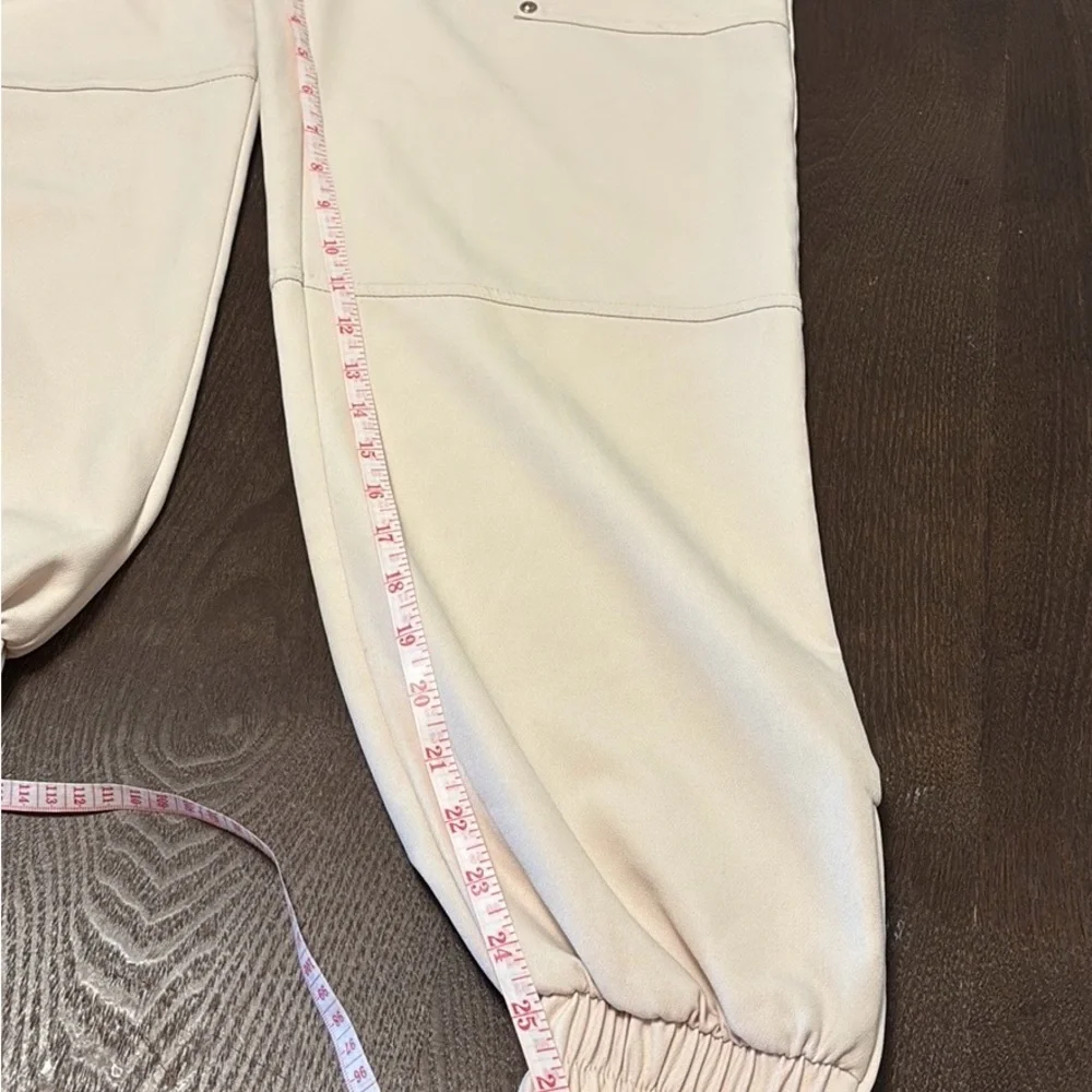 Zara cream sweatpants XS adjustable drawstring waistand zippers atthe ankles. .